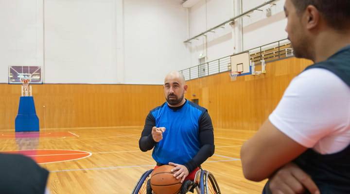 CBD und Sport im Teamtraining mit Fokus auf Belastung und Erholung